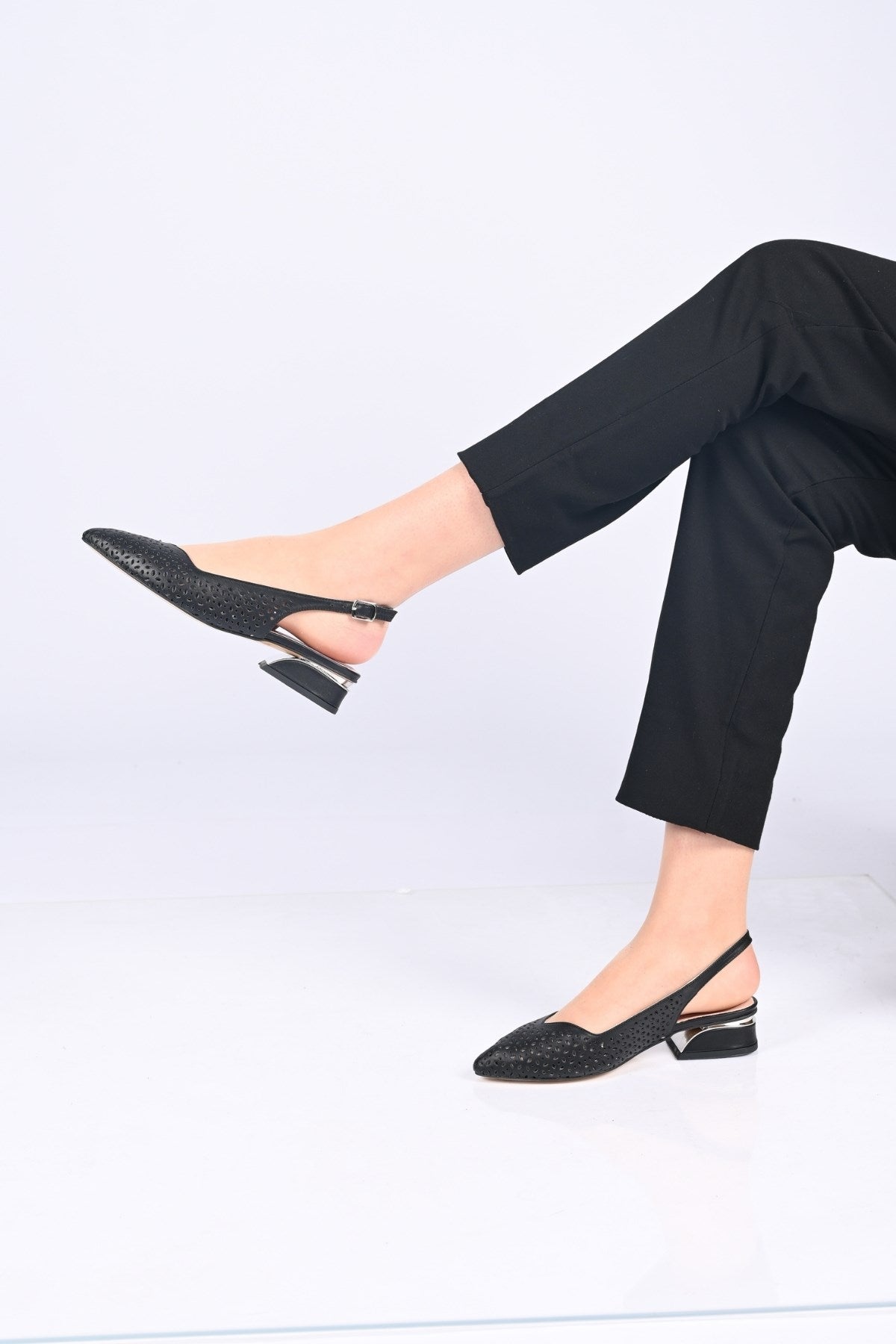 Bestello Genuine Leather Pointed-Toe Shoes with Studded Neolite Sole and Thick Heel 339-307 Women's Shoes