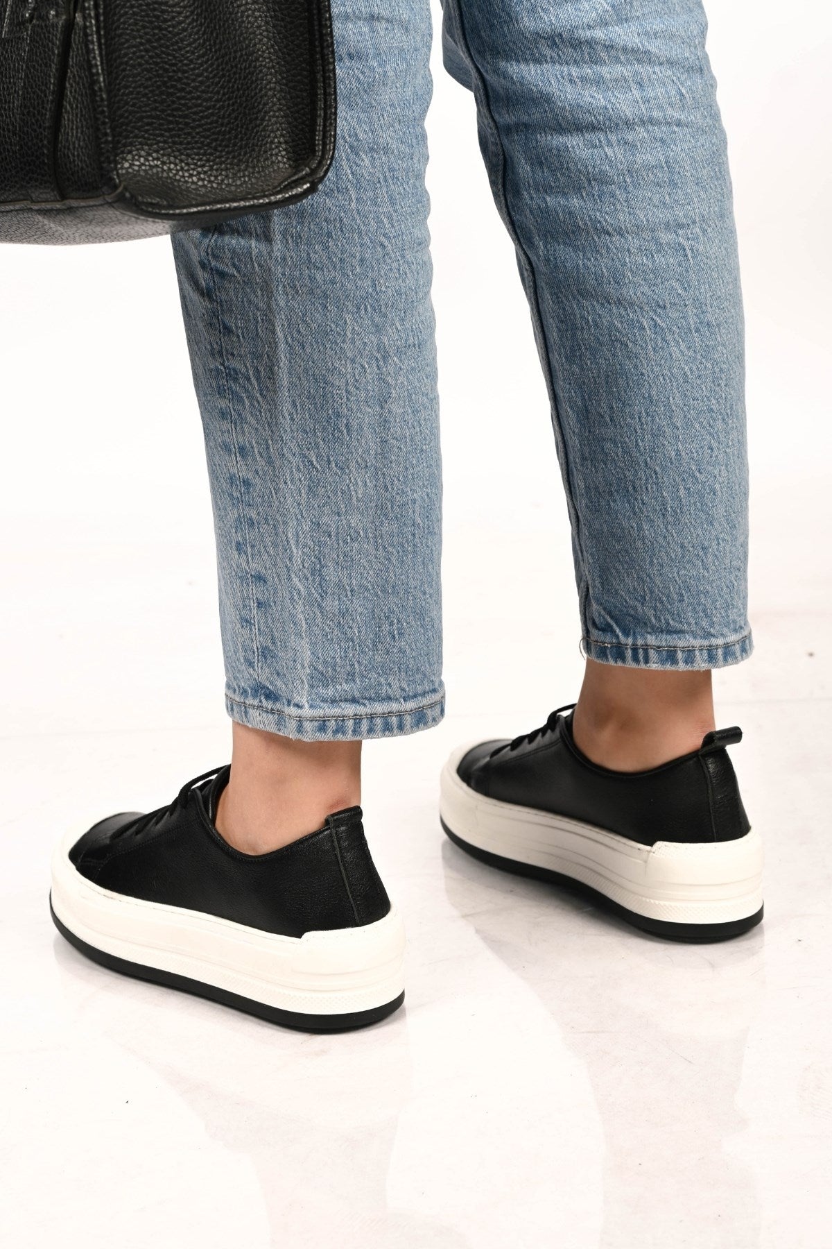 Bestello Lace-Up Genuine Leather Sneaker with Thermo Sole 101-23028-01 Women's Shoes