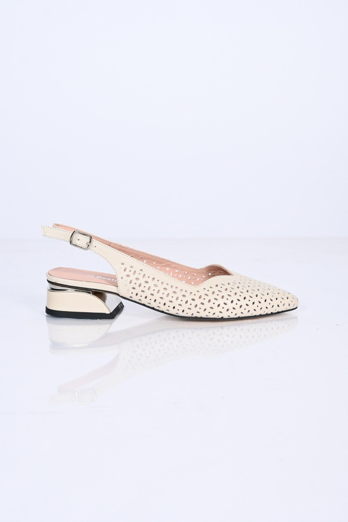 Bestello Genuine Leather Pointed-Toe Shoes with Studded Neolite Sole and Thick Heel 339-307 Women's Shoes