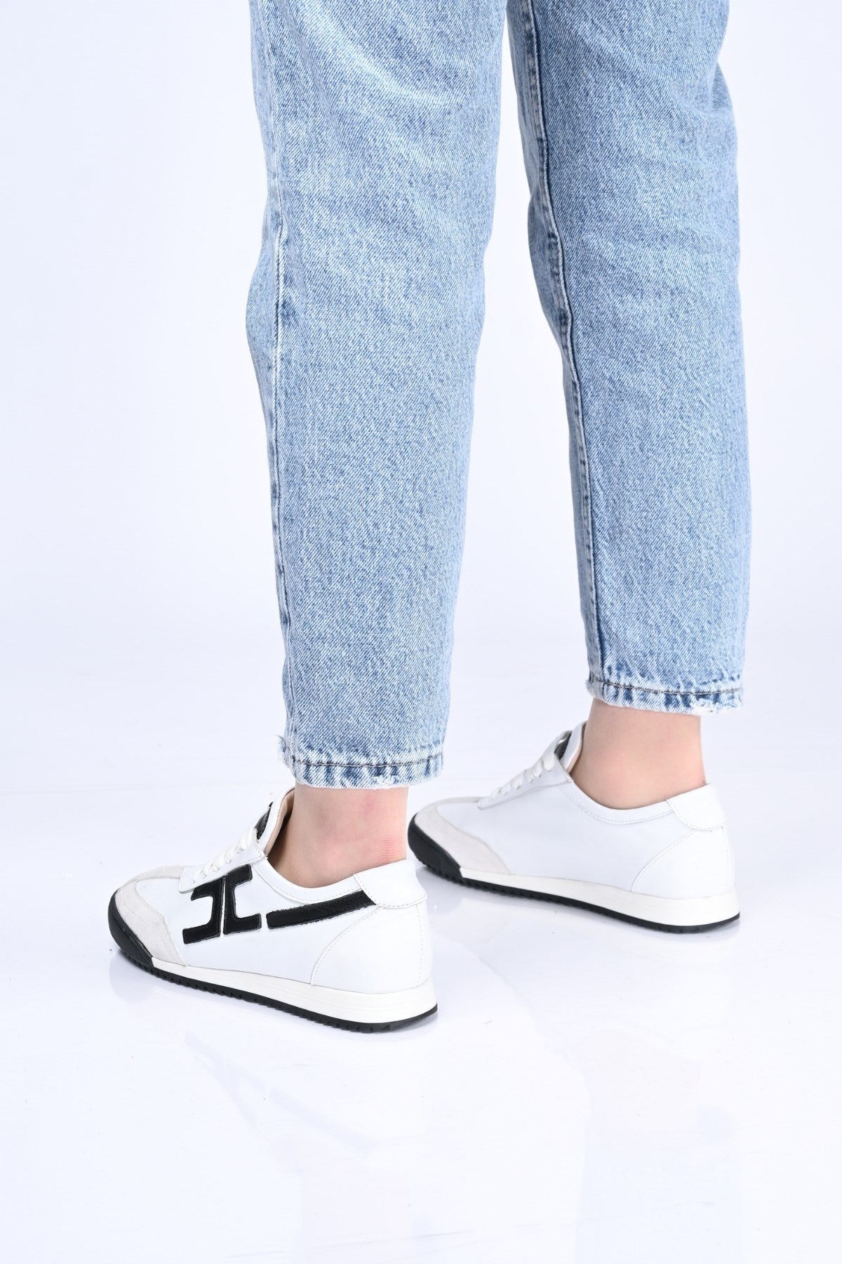 Bestello Lace-Up Genuine Leather Sneakers with Thermo Sole 338-7054 Women's Shoes