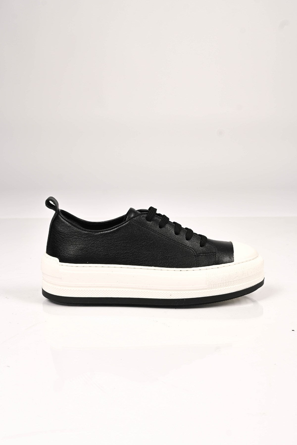 Bestello Lace-Up Genuine Leather Sneaker with Thermo Sole 101-23028-01 Women's Shoes