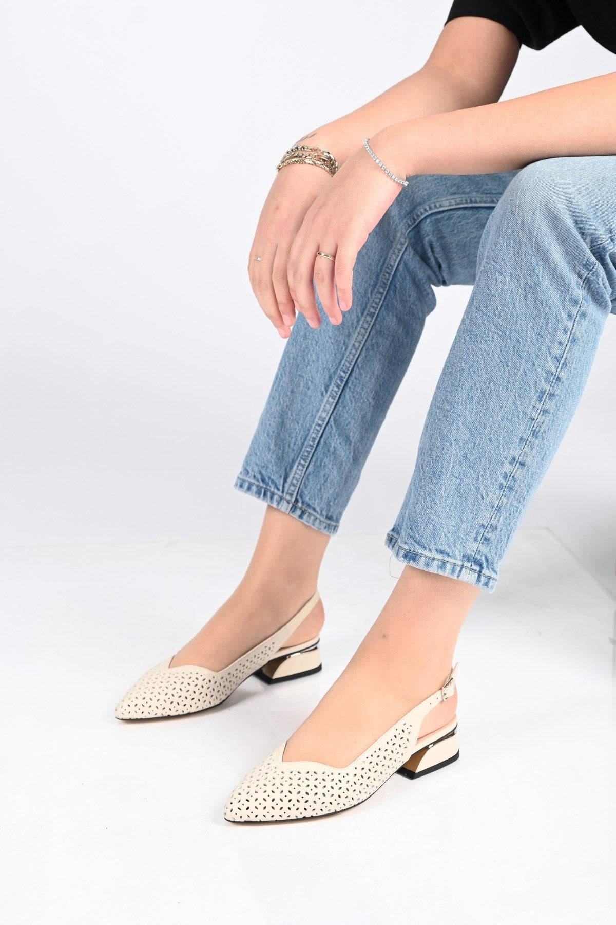 Bestello Genuine Leather Pointed-Toe Shoes with Studded Neolite Sole and Thick Heel 339-307 Women's Shoes