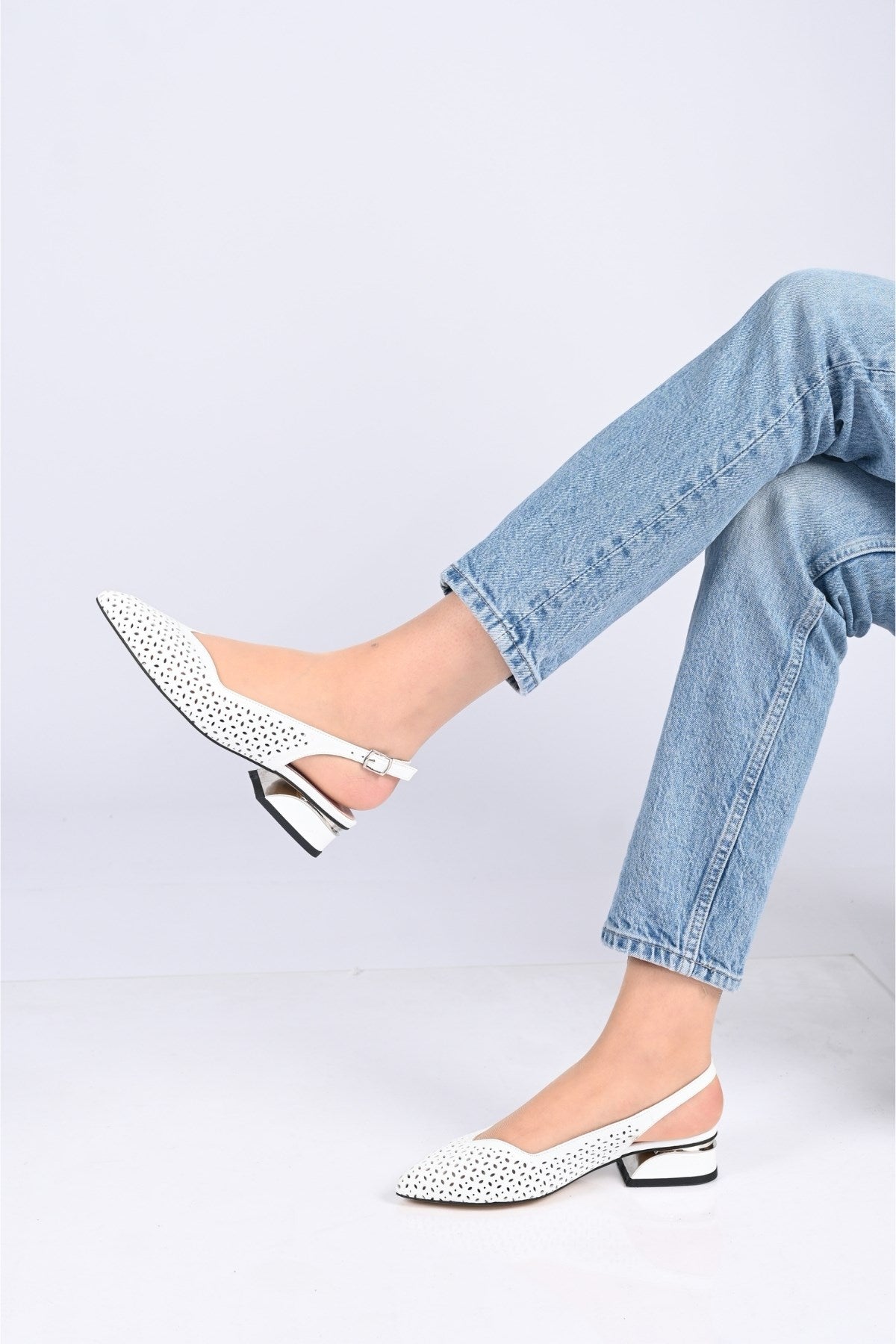 Bestello Genuine Leather Pointed-Toe Shoes with Studded Neolite Sole and Thick Heel 339-307 Women's Shoes