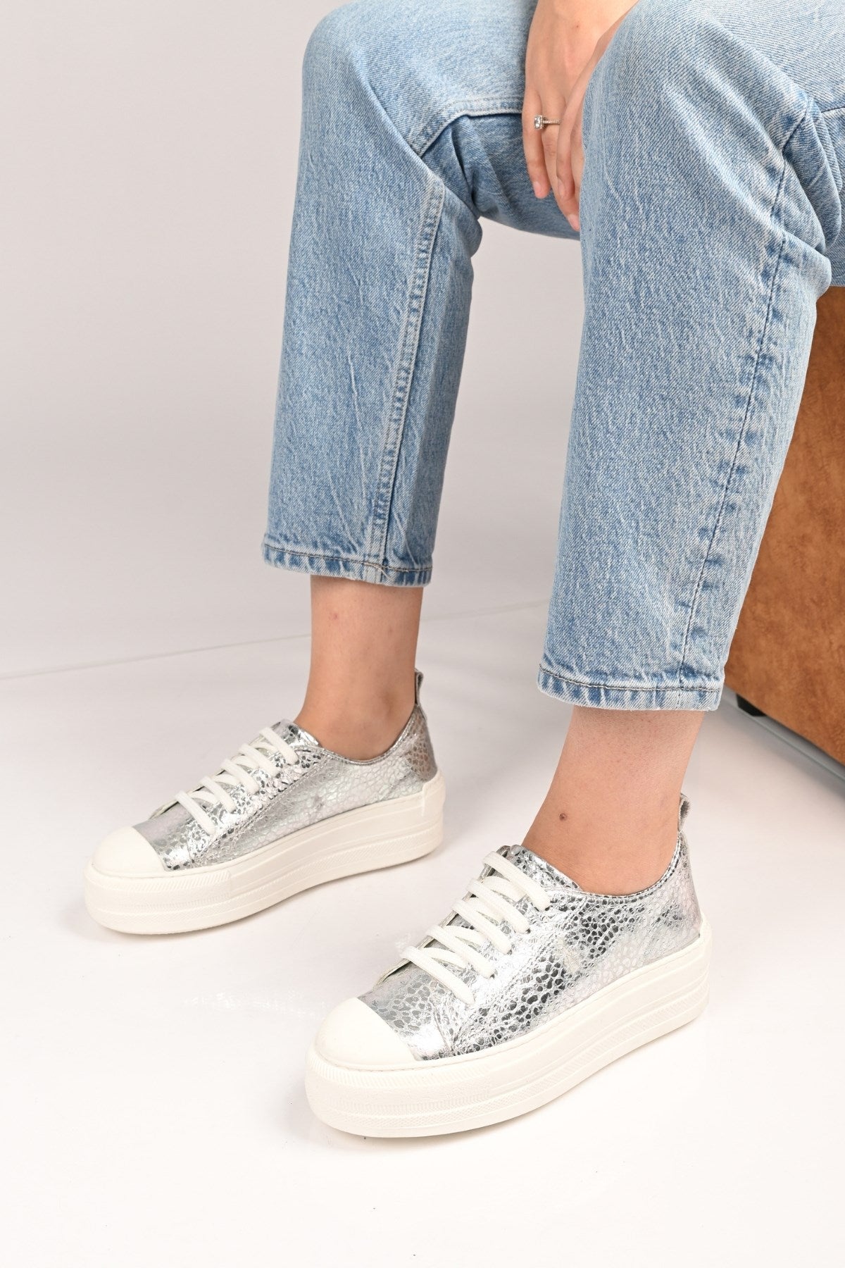 Bestello Lace-Up Genuine Leather Sneaker with Thermo Sole 101-23028-01 Women's Shoes