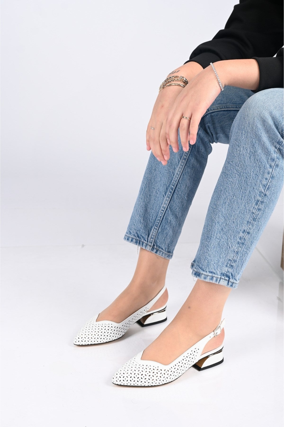 Bestello Genuine Leather Pointed-Toe Shoes with Studded Neolite Sole and Thick Heel 339-307 Women's Shoes