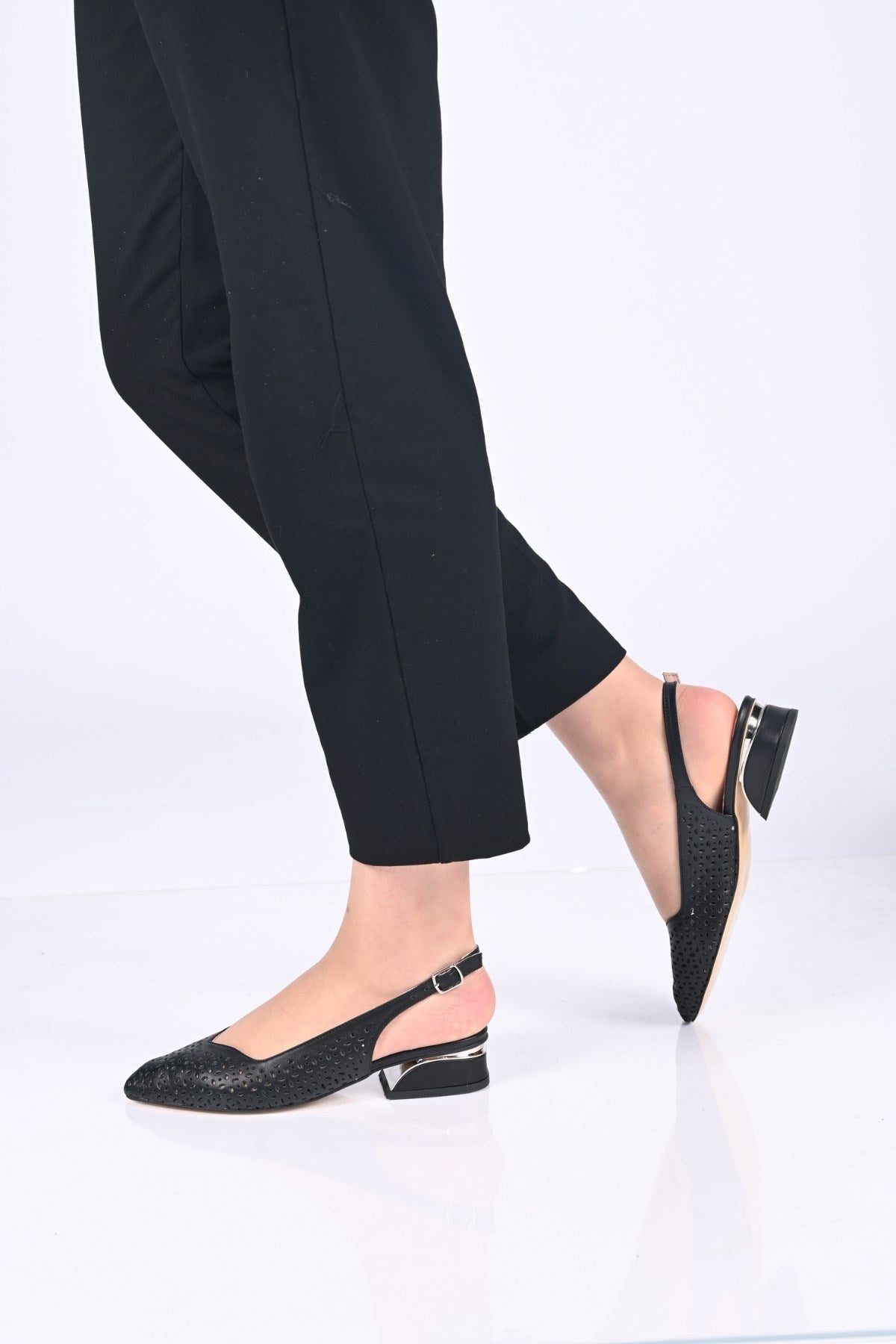 Bestello Genuine Leather Pointed-Toe Shoes with Studded Neolite Sole and Thick Heel 339-307 Women's Shoes