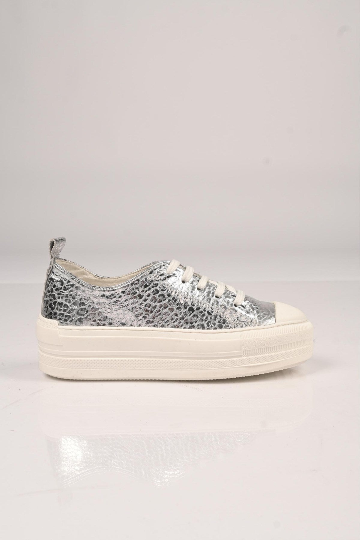 Bestello Lace-Up Genuine Leather Sneaker with Thermo Sole 101-23028-01 Women's Shoes