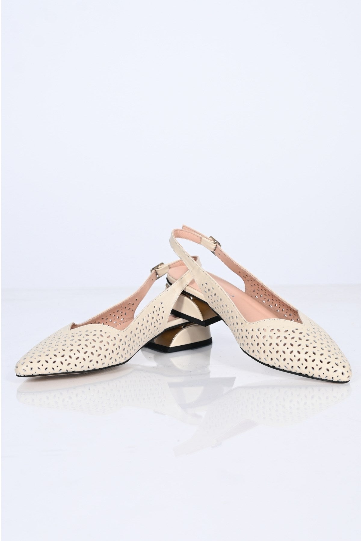 Bestello Genuine Leather Pointed-Toe Shoes with Studded Neolite Sole and Thick Heel 339-307 Women's Shoes