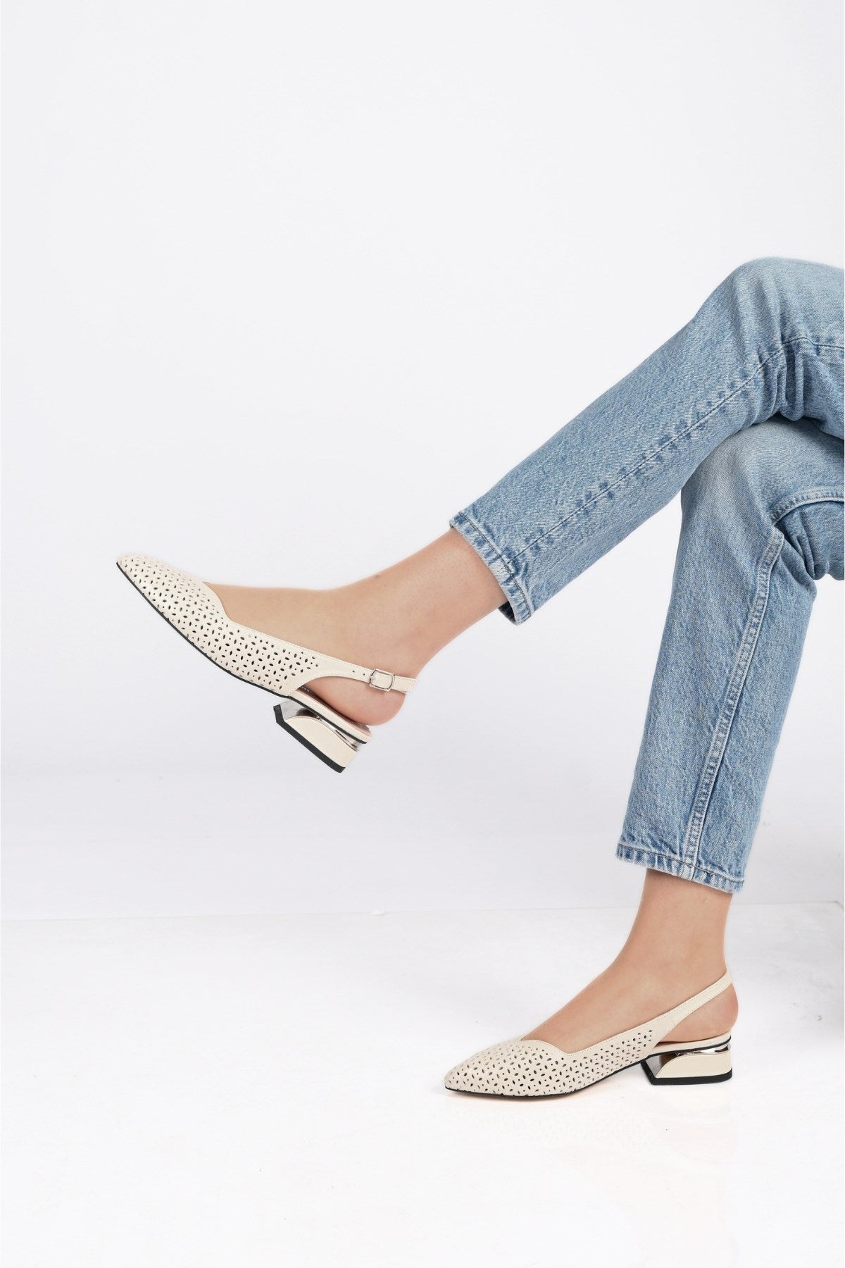 Bestello Genuine Leather Pointed-Toe Shoes with Studded Neolite Sole and Thick Heel 339-307 Women's Shoes